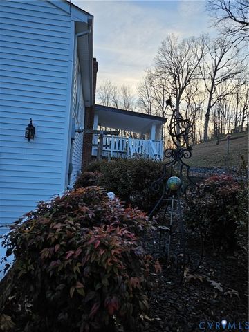 14464 Lipscomb Hill Ln, Milford, VA 22514