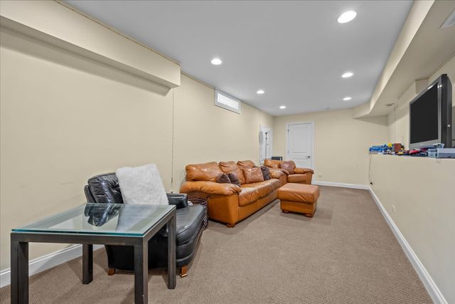 1139 Elmwood Avenue, Deerfield, IL 60015