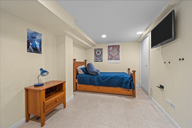 1139 Elmwood Avenue, Deerfield, IL 60015