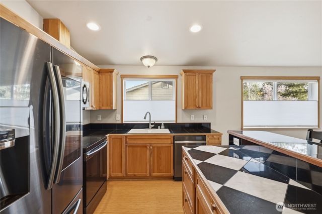 302 S Seventh Avenue, Port Hadlock, WA 98339