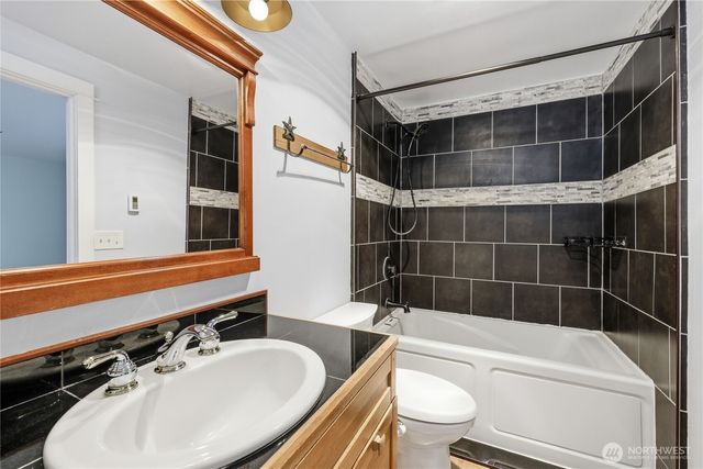 302 S Seventh Avenue, Port Hadlock, WA 98339