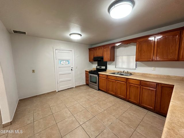152 ELVIRA Way, El Paso, TX 79922