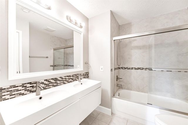 7015 Yardley Drive, Katy, TX 77494