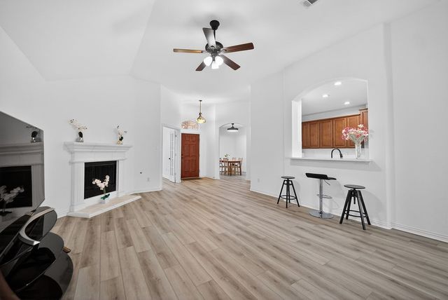 2360 Collin Drive, Grand Prairie, TX 75052