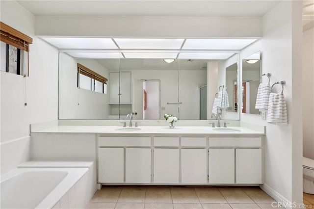 3213 La Encina Way 28, Pasadena, CA 91107