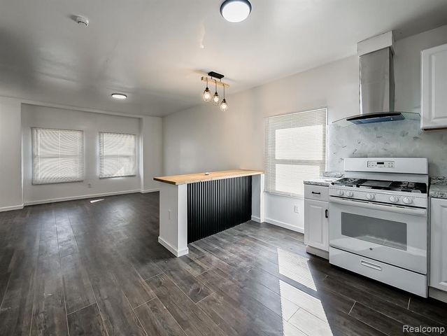 3811 Manistique Street, Detroit, MI 48215