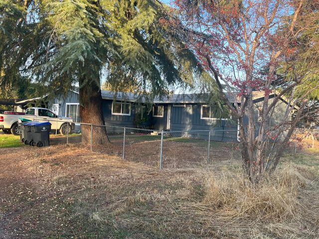 566 Roundup Avenue, Red Bluff, CA 96080