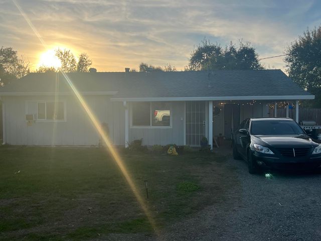 566 Roundup Avenue, Red Bluff, CA 96080