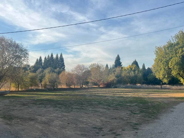 566 Roundup Avenue, Red Bluff, CA 96080