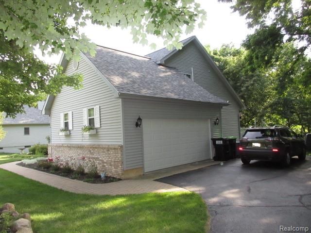 11356 Tall Shadows Court, Pinckney, MI 48169