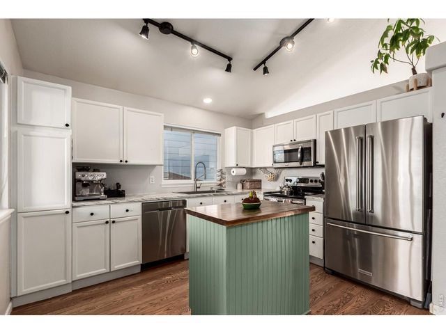 9712 Queenscliffe Dr, Highlands Ranch, CO 80130