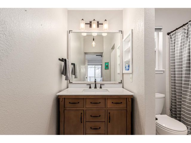 9712 Queenscliffe Dr, Highlands Ranch, CO 80130