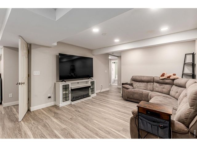 9712 Queenscliffe Dr, Highlands Ranch, CO 80130