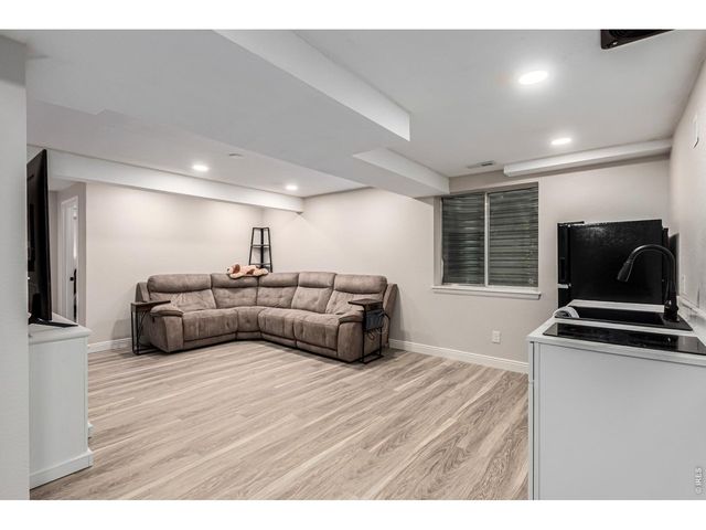 9712 Queenscliffe Dr, Highlands Ranch, CO 80130