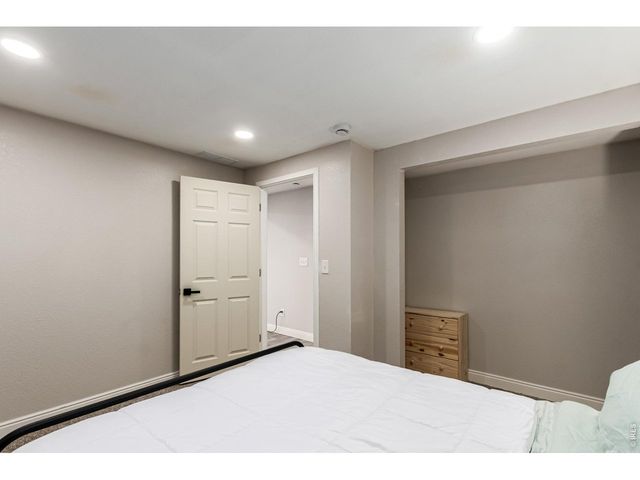 9712 Queenscliffe Dr, Highlands Ranch, CO 80130