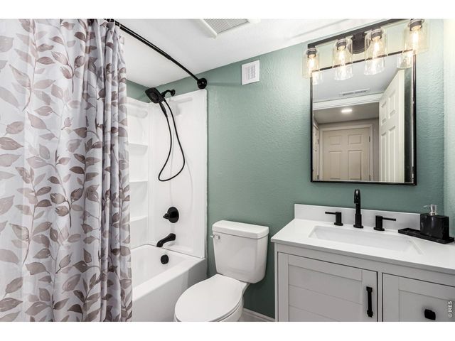 9712 Queenscliffe Dr, Highlands Ranch, CO 80130