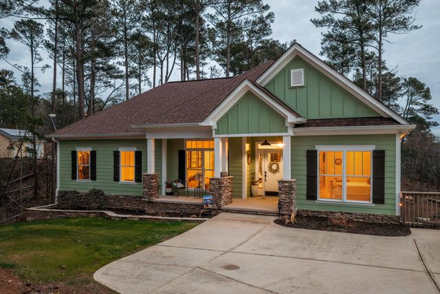 137 Memorial Drive, Mccormick, SC 29835