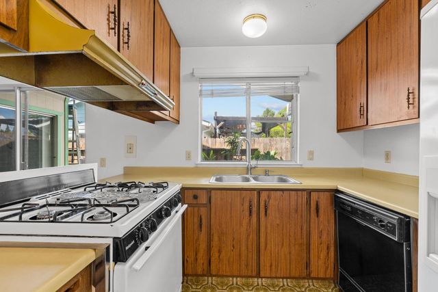 4954 Curve Wood Way, Sacramento, CA 95841