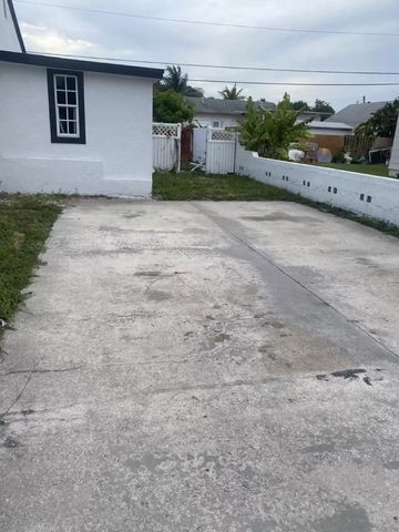 101 E 28th Street, Riviera Beach, FL 33404