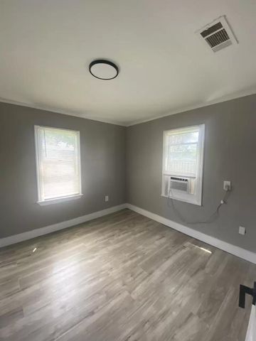 101 E 28th Street, Riviera Beach, FL 33404