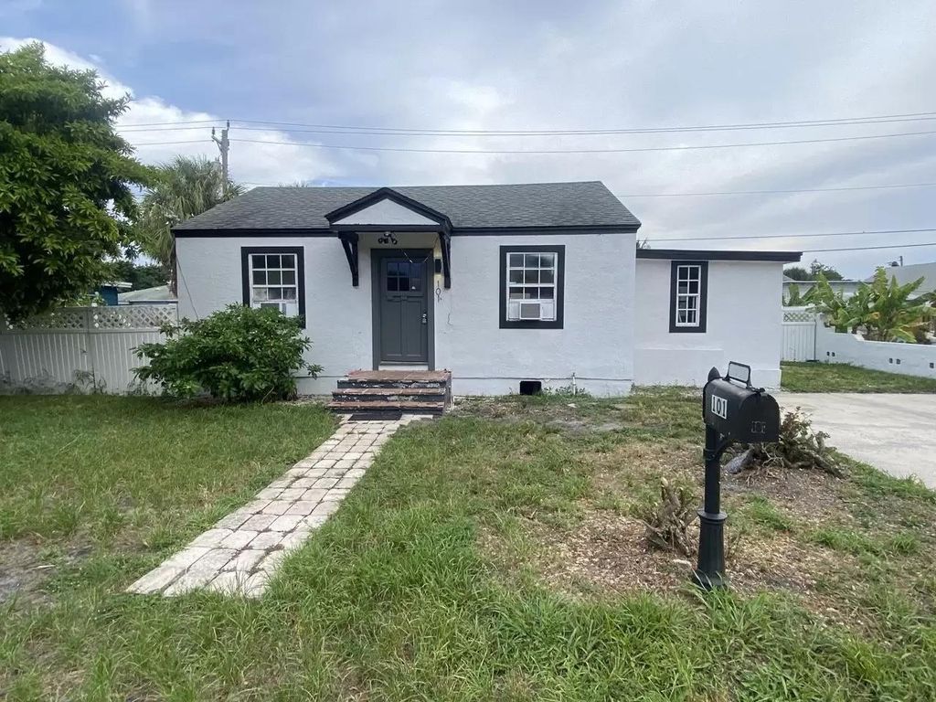 101 E 28th Street, Riviera Beach, FL 33404