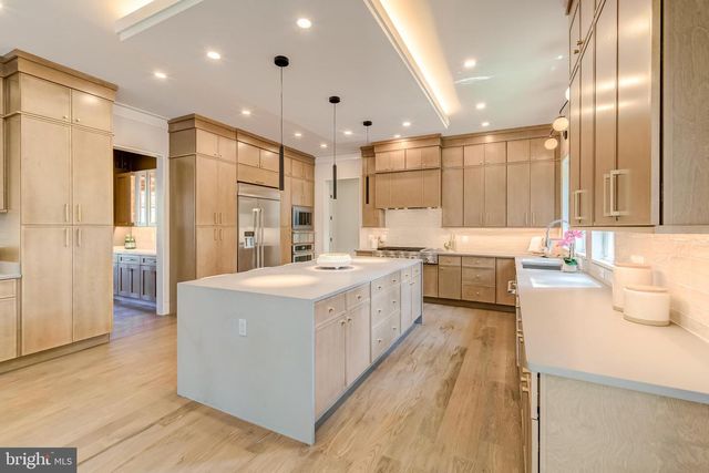 506 KINGSLEY RD SW, Vienna, VA 22180