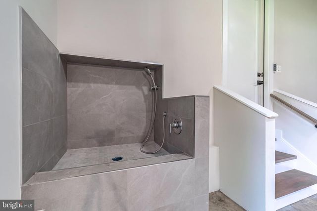 506 KINGSLEY RD SW, Vienna, VA 22180