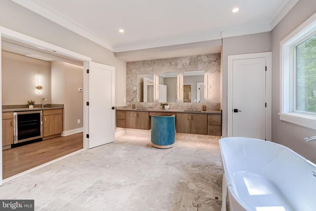 506 KINGSLEY RD SW, Vienna, VA 22180