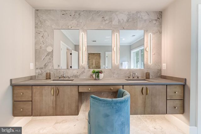 506 KINGSLEY RD SW, Vienna, VA 22180