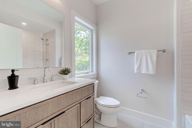 506 KINGSLEY RD SW, Vienna, VA 22180