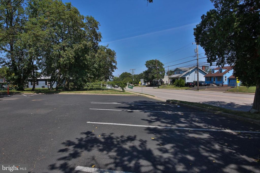 902 N YORK RD #1, Willow Grove, PA 19090