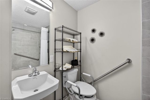 121 Manor Drive, High Point, NC 27260
