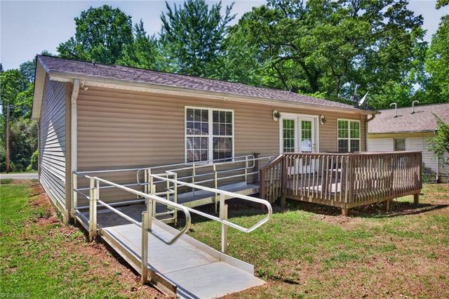 121 Manor Drive, High Point, NC 27260