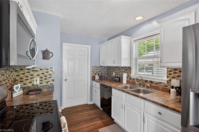 121 Manor Drive, High Point, NC 27260
