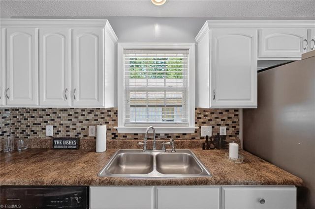 121 Manor Drive, High Point, NC 27260
