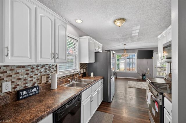 121 Manor Drive, High Point, NC 27260