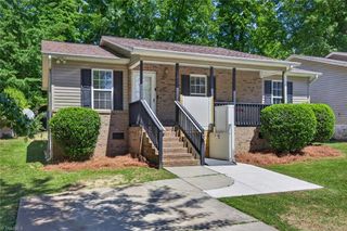 121 Manor Drive, High Point, NC 27260