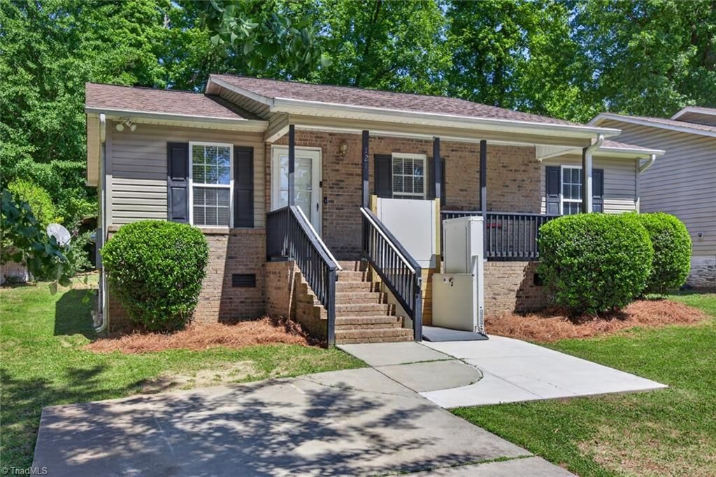 121 Manor Drive, High Point, NC 27260