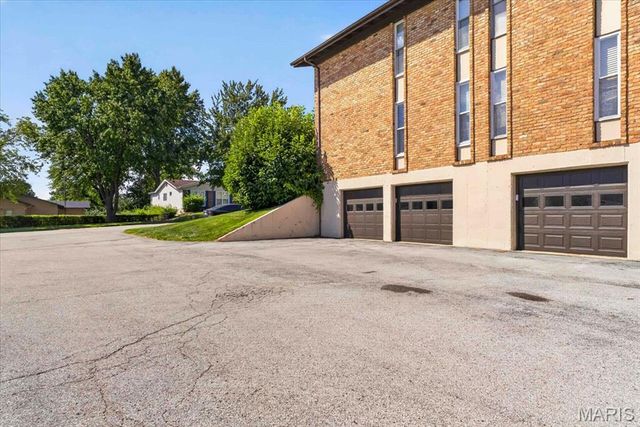 11999 Villa Dorado Drive F, Unincorporated, MO 63146