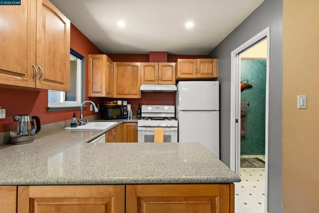 234 Park Ln, Richmond, CA 94803