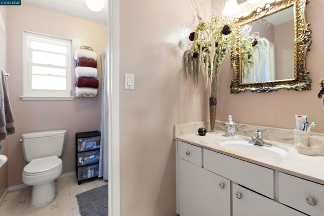 234 Park Ln, Richmond, CA 94803