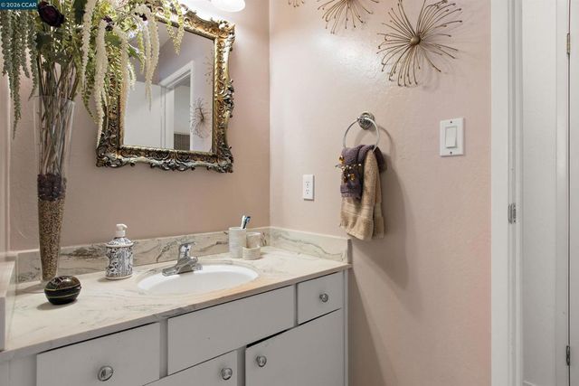 234 Park Ln, Richmond, CA 94803