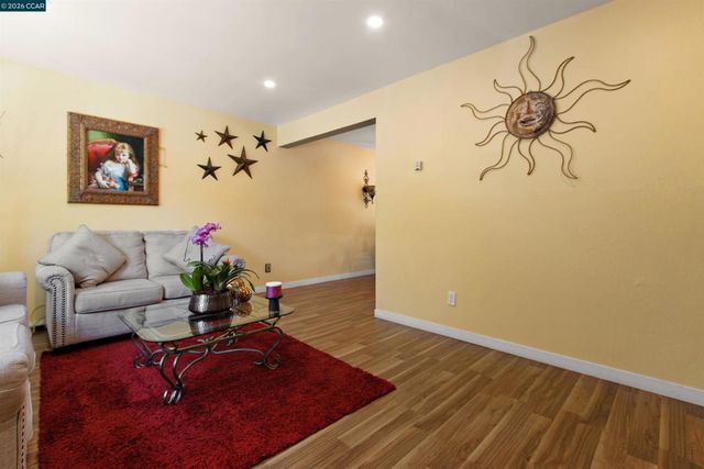 234 Park Ln, Richmond, CA 94803