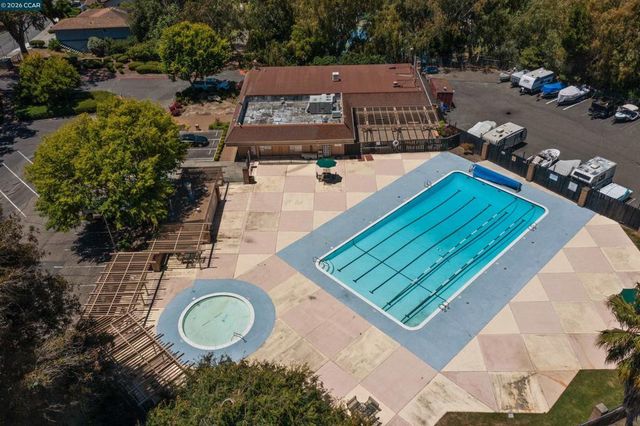 234 Park Ln, Richmond, CA 94803