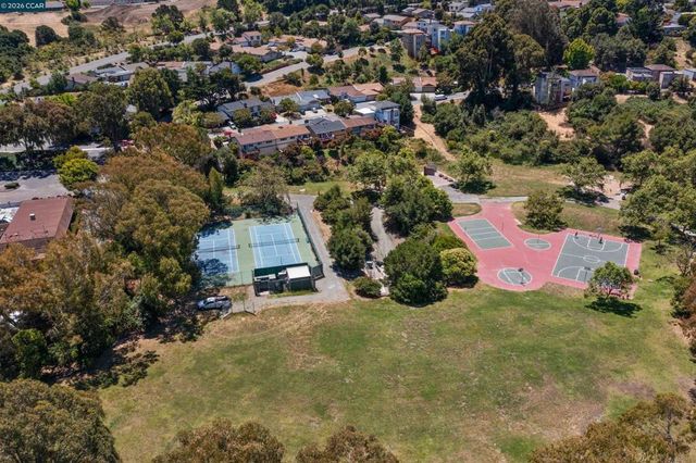 234 Park Ln, Richmond, CA 94803