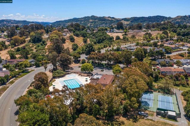 234 Park Ln, Richmond, CA 94803