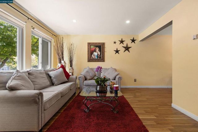 234 Park Ln, Richmond, CA 94803