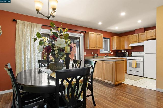 234 Park Ln, Richmond, CA 94803