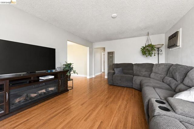 218 W Madill St, Antioch, CA 94509