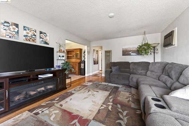 218 W Madill St, Antioch, CA 94509